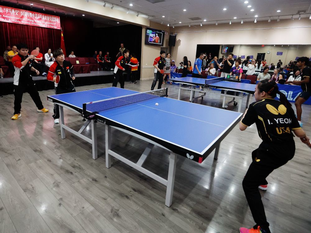 这是7月13日在美国内华达州拉斯维加斯拍摄的纪念中美“乒乓外交”54周年暨中美乒乓球友好交流活动现场。新华社发(邱晨摄)