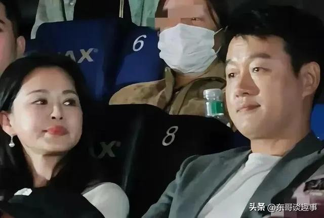 佟大为老婆关悦的脸好吓人，肿成了奶白馒头，脸上打了多少针呀？