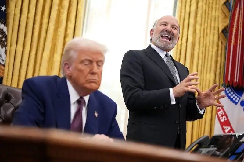 特朗普与美国商务部长卢特尼克 美媒