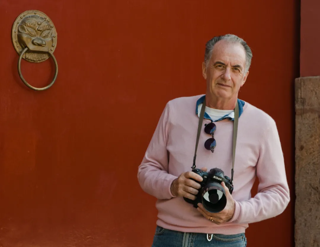 40年记录中国,英国摄影大师为什么执迷包子、白酒?