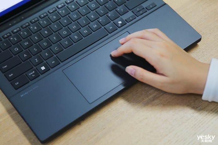 华硕灵耀14 双屏 2025评测:第二代酷睿Ultra 9加持,五种模式更灵活