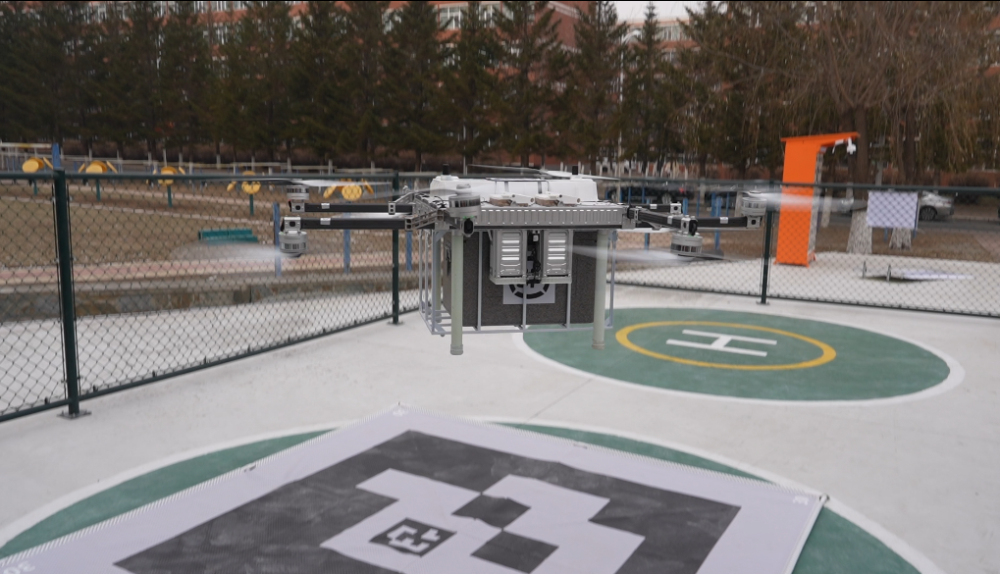 12月10日,一条高校低空物流配送航线在东北师范大学净月校区正式投入运营。(受访者供图)