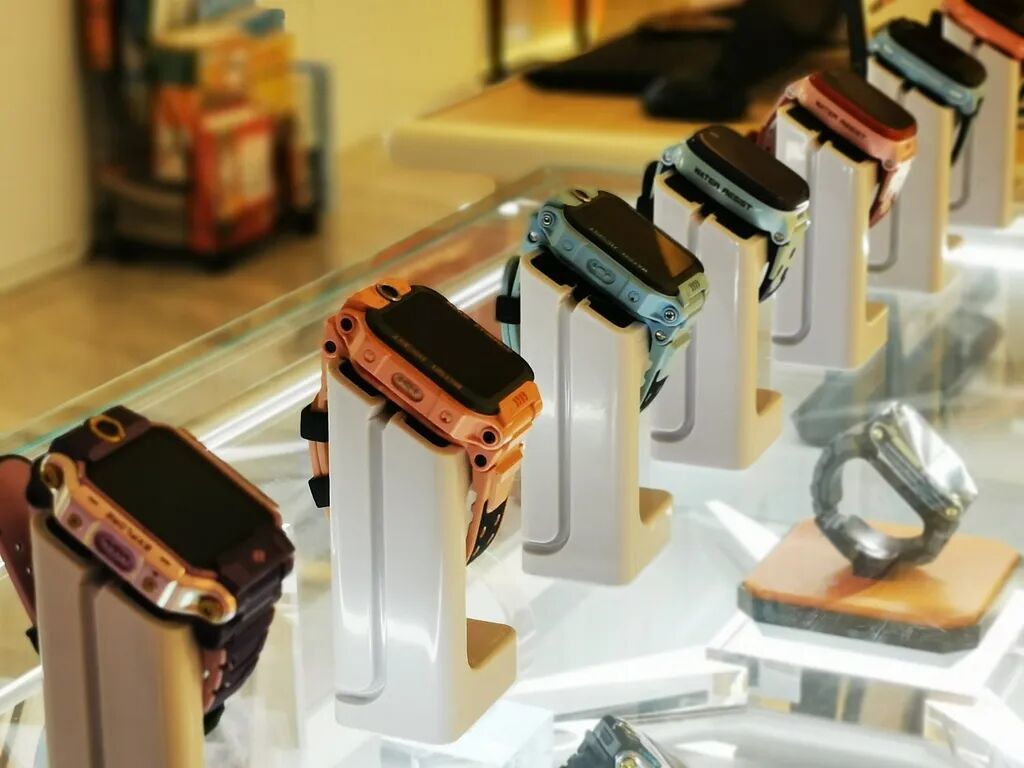 50万点赞当“大佬”,一只儿童电话手表竟成攀比工具?