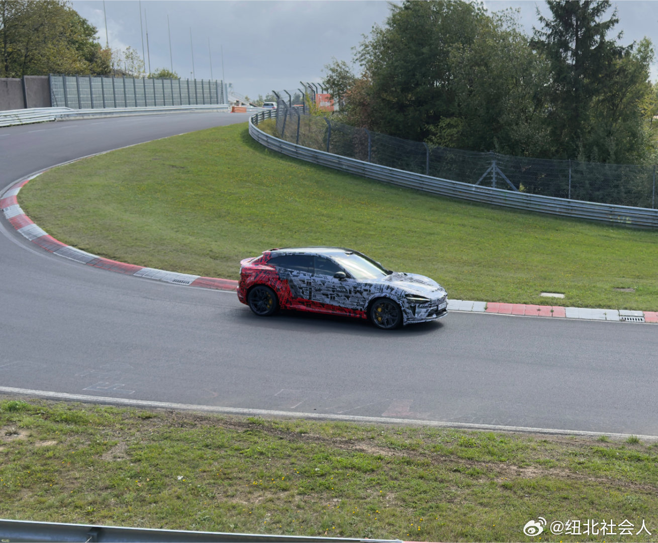 小米伪装车现身纽北赛道,有望为YU7衍生车型