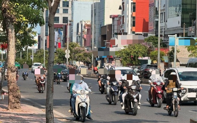 “网约摩托车”各地上线后爆火,网友:越来越黑了