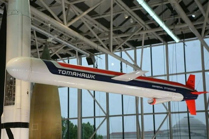 报道称,据三名熟悉内情的美国和欧洲官员透露,五角大楼认为白宫可以向乌克兰提供远程“战斧”导弹,理由是经评估后认为这不会对美国的库存造成负面影响,最终的政治决定权则留给了总统特朗普。