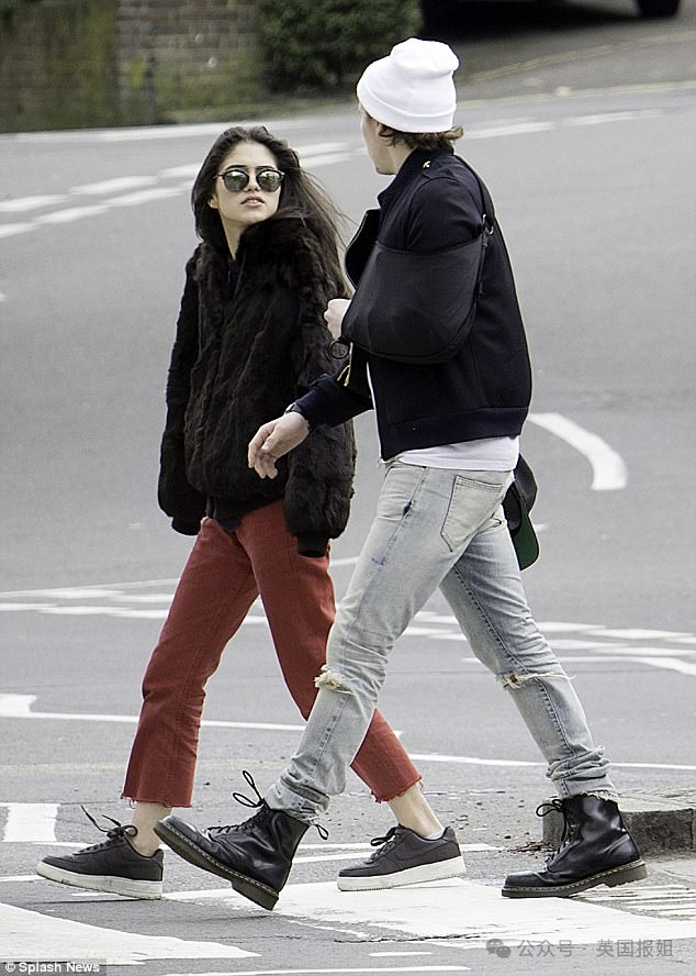 贝克汉姆俩儿子闹翻，因二弟热恋大哥前女友？哥哥疑似多次拒同框：有她没我