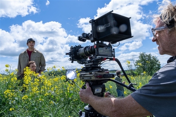 iPhone 15系列拍摄!经典丧尸片续作《惊变28年》上映