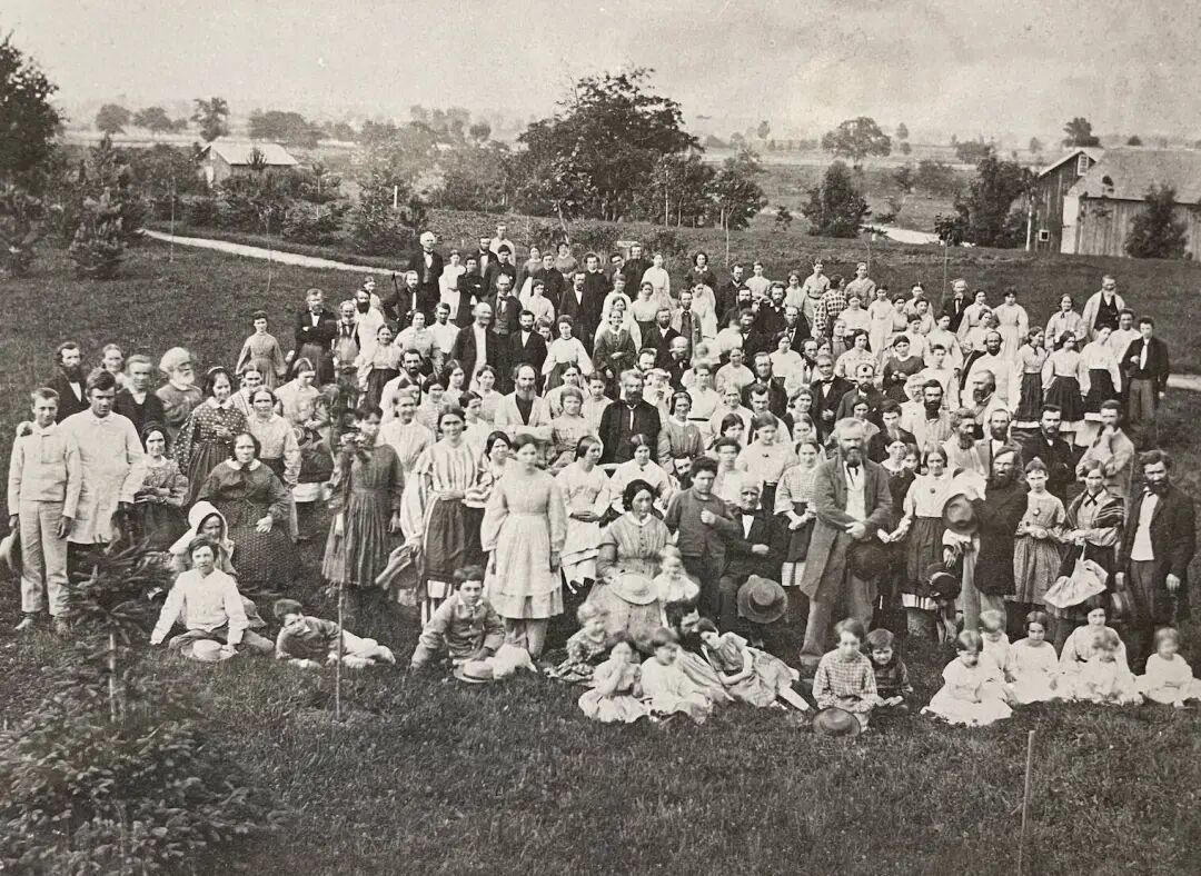 诺伊斯和奥内达公社成员在草坪上的合影,1860年代