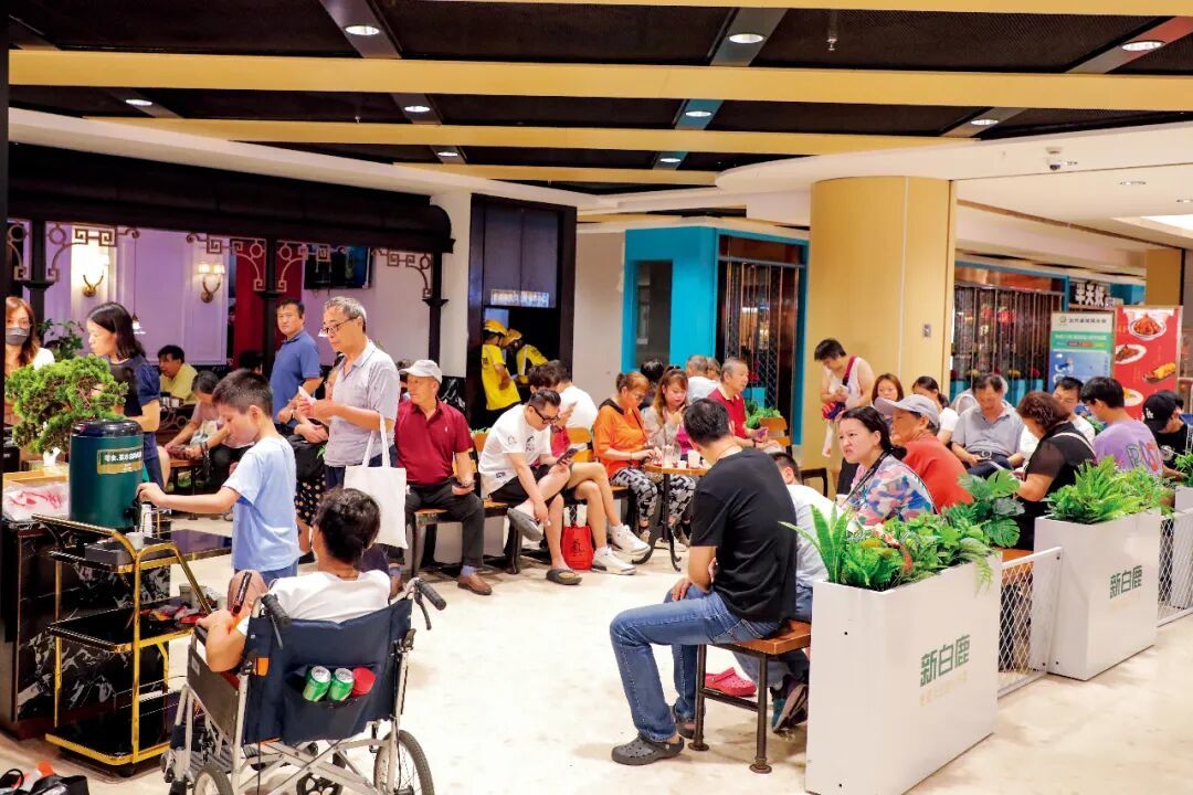 上图:2025年9月16日,广州领展广场内的太二酸菜鱼门店。图/IC