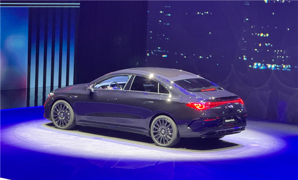 120km/h时速实测能跑572公里!全新奔驰CLA纯电版下线:续航866公里