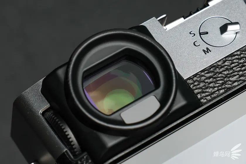 便携中画幅的极致影像 富士GFX100RF评测