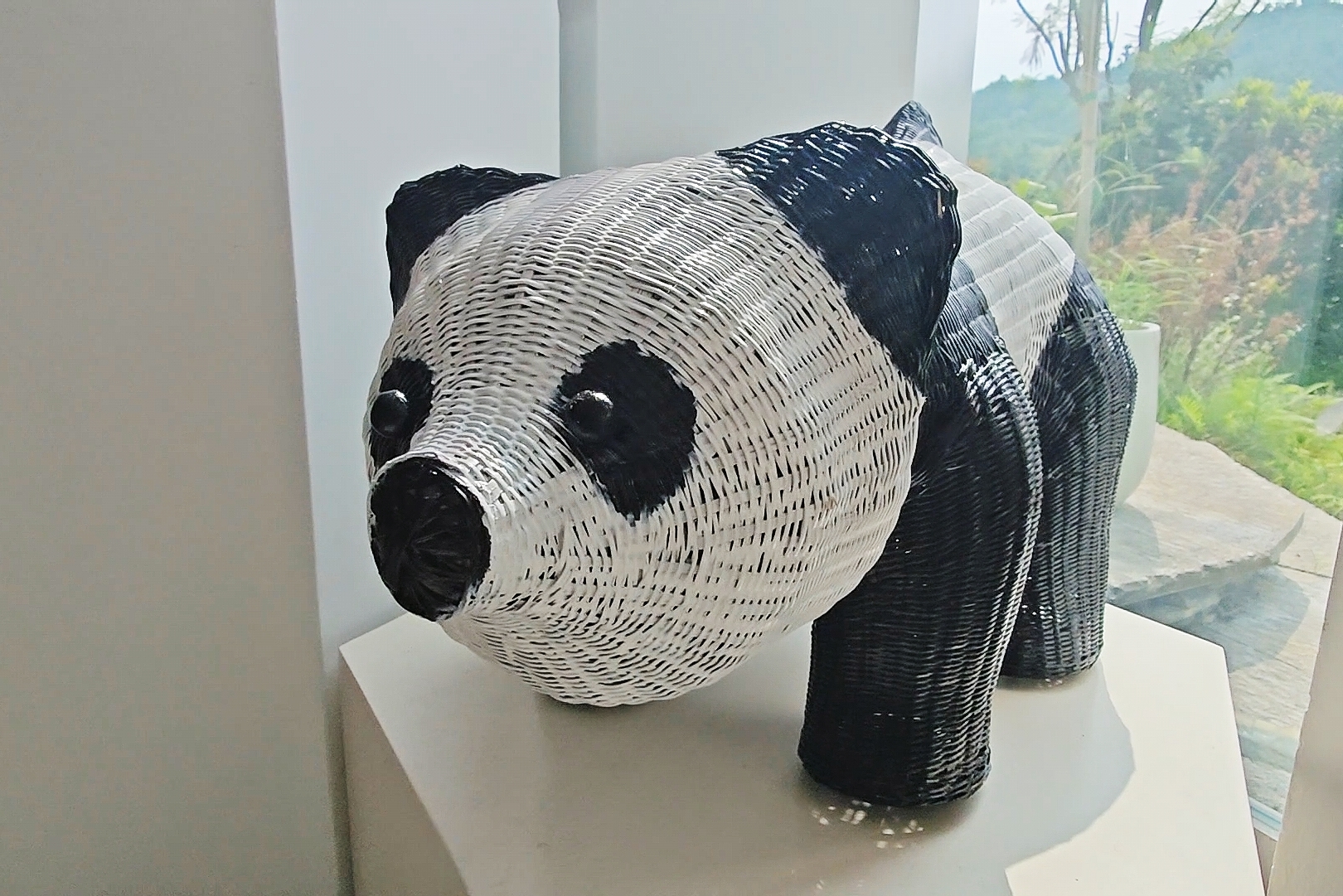 竹艺村展出的竹编熊猫。