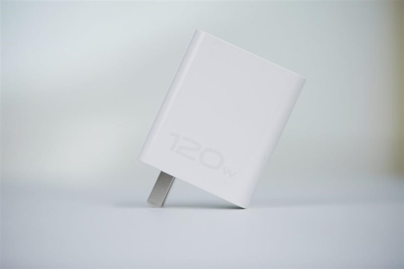 同档唯一骁龙8至尊版双芯!iQOO Neo10 Pro+评测:2K/144FPS爽玩吃鸡