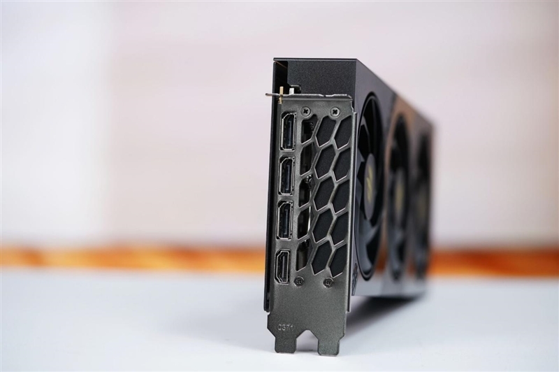 影驰RTX 5060魔刃显卡评测:SSF-Ready甜点 小型机箱也有不错的游戏性能
