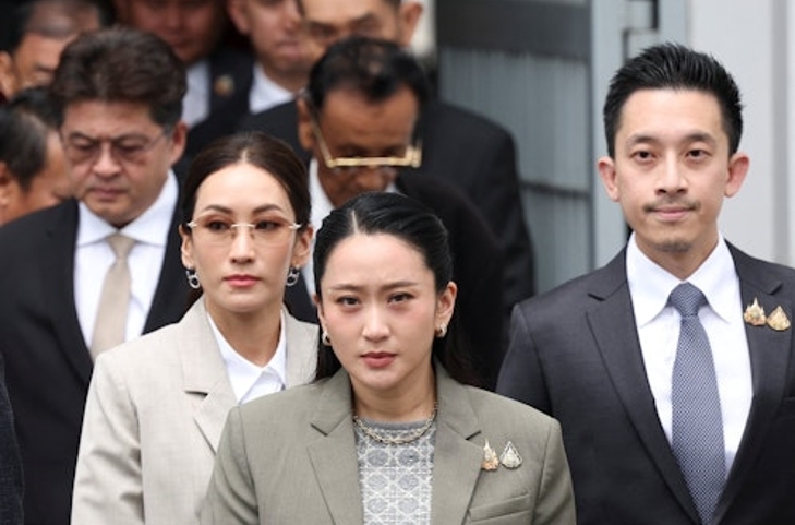 9月9日，佩通坦离开泰国最高法院。 图源：外媒