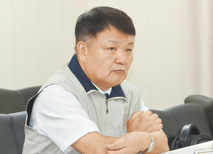 台媒称,李文忠2月4日以“健康因素”请辞后被爆出曾发信息骚扰女同事。图源:台湾中时新闻网