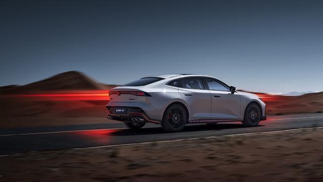 ����������UNI-V�۸�Ȩ����ʽ�������˶����ܲ�9.79��Ԫ��