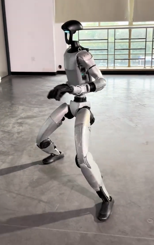 宇树机器人硬核展示中国功夫!王兴兴发原视频回应质疑