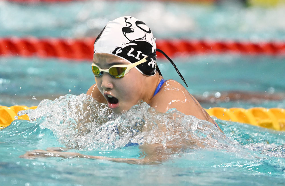 ↑2024年9月28日,于子迪在全国游泳锦标赛(25米)女子400米个人混合泳决赛中。