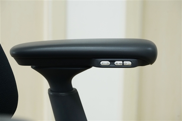 全球首款动态人体工学椅!清闲Libernovo图赏