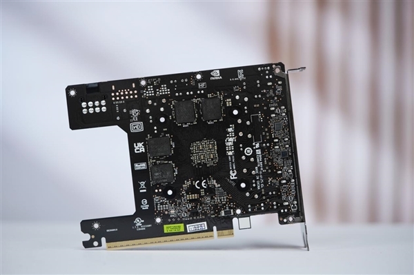 小巧双槽!映众RTX 5060 Ti曜夜16GB显卡图赏