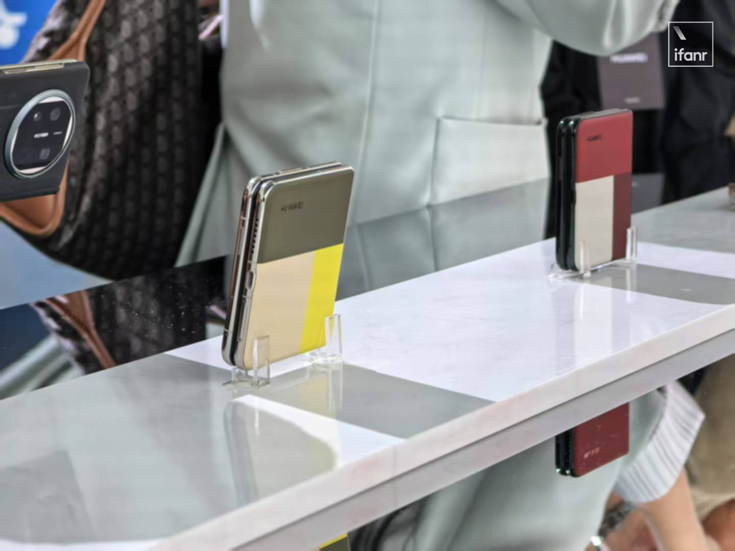 华为的新形态手机 Pura X,要让小折叠撕下美丽小废物的标签