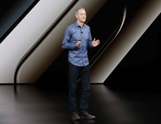 苹果二把手,退休了