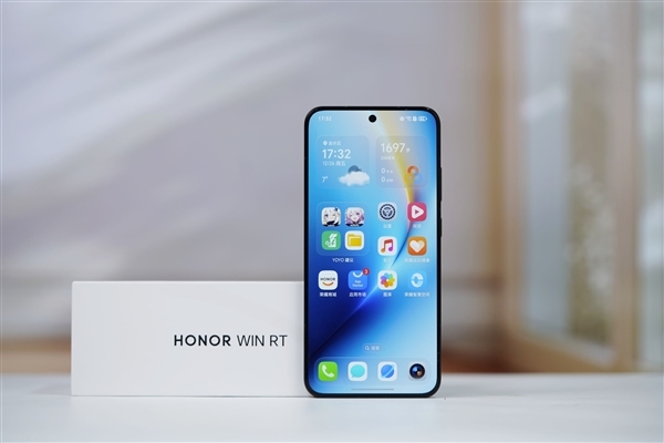 10000mAh巨无霸电池仅2599元起!荣耀WIN RT图赏