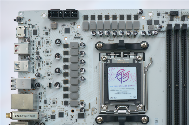 性能与高端X870E持平!微星MPG B850 EDGE TI WIFI主板评测:一键提升10%带宽、降低9ns延迟