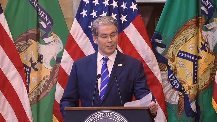 当地时间10月15日,美国财政部长贝森特召开新闻发布会。视频截图