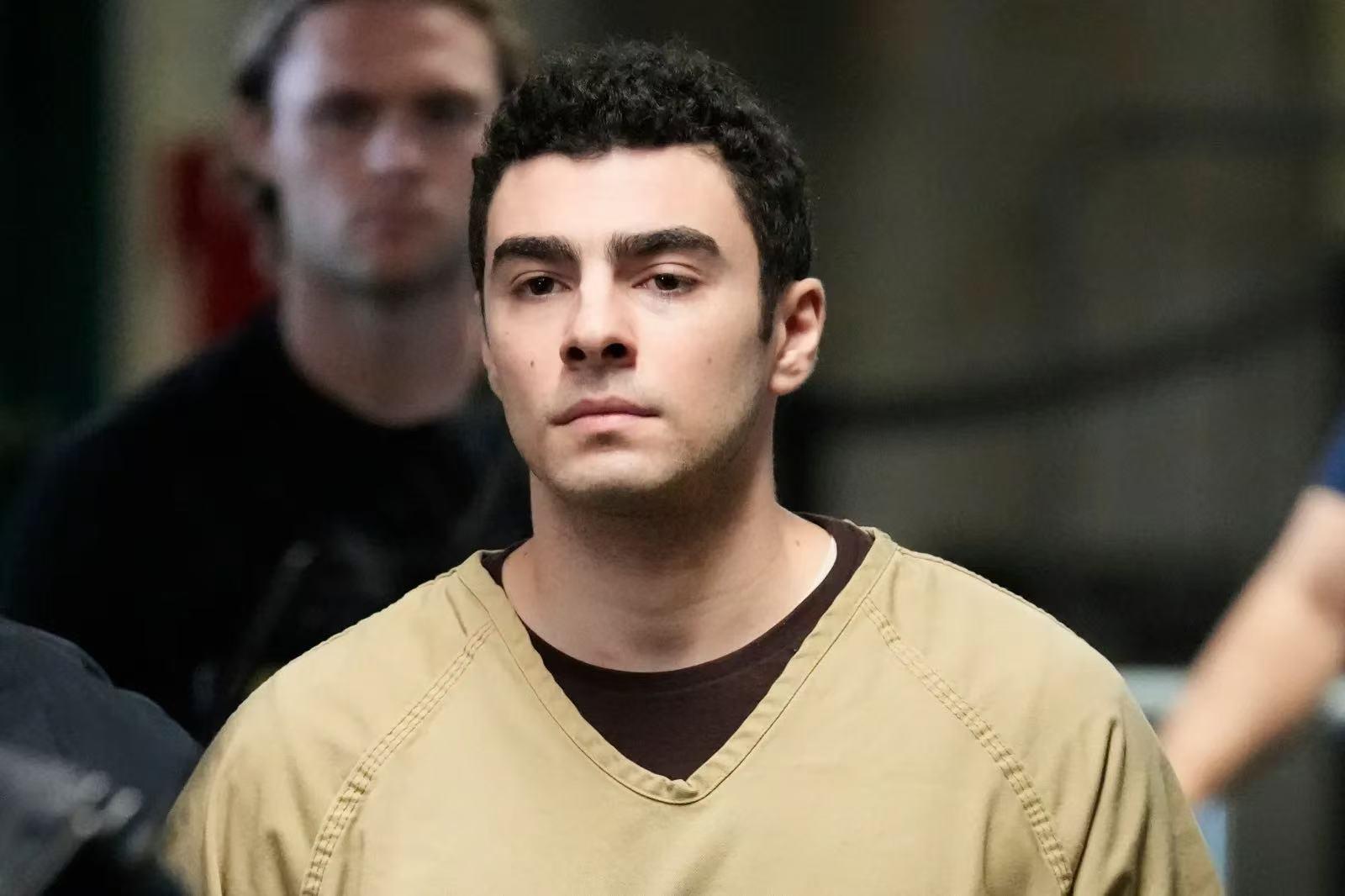 ▲路易吉被押送至曼哈顿州法院。资料图