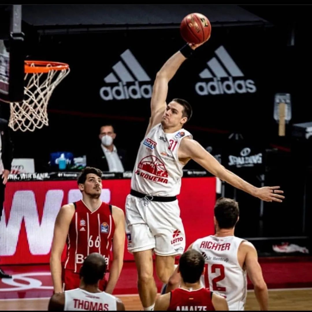 新归化启动!中国男篮也有自己的詹姆斯,这球风太残暴了,不输字母哥