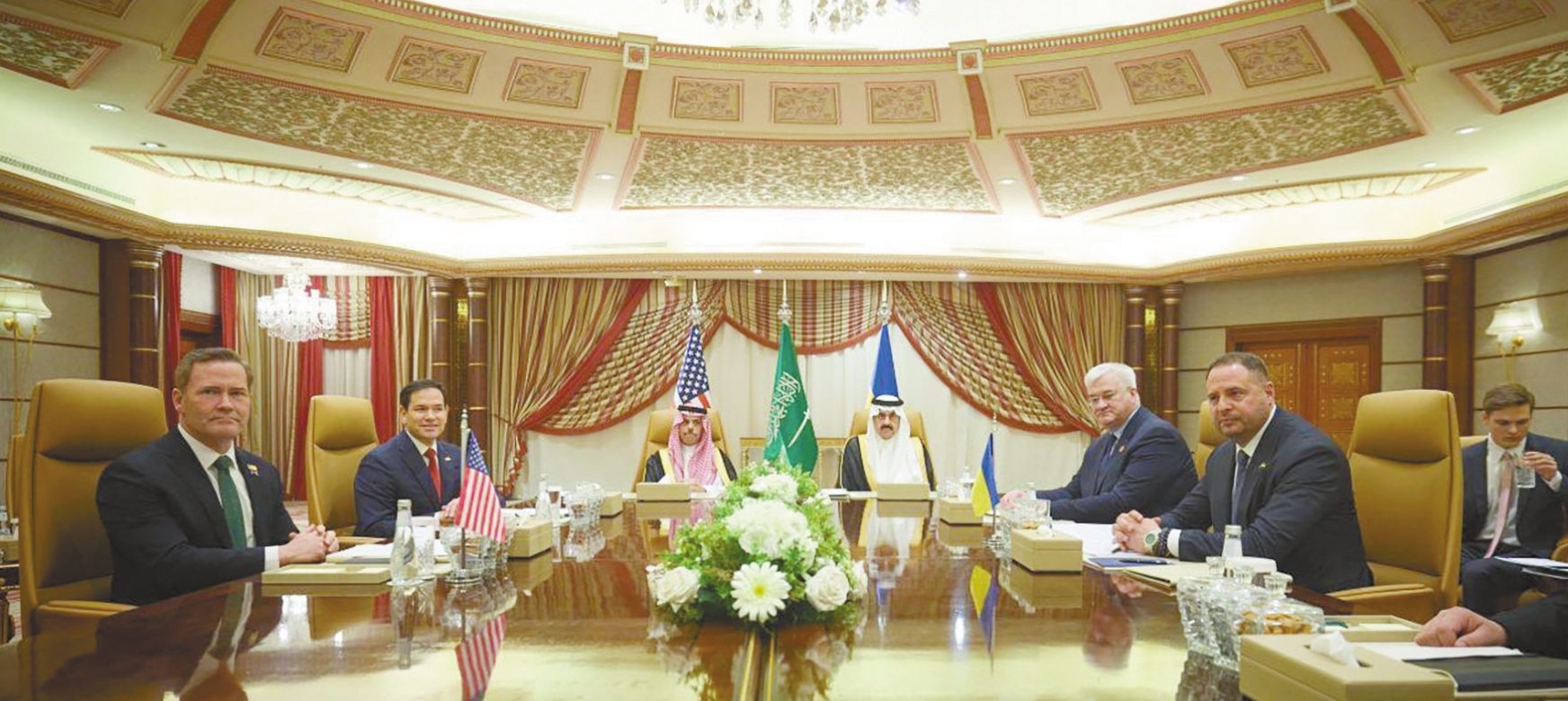 11日,好意思乌代表团在沙特阿拉伯城市吉达举行会谈。(视觉中国)