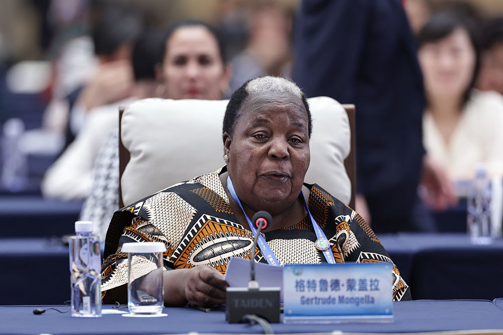 10月13日,全球妇女峰会在北京举行全体会议。第四次世界妇女大会秘书长格特鲁德·蒙盖拉在会上发言。新华社记者 张玉薇 摄