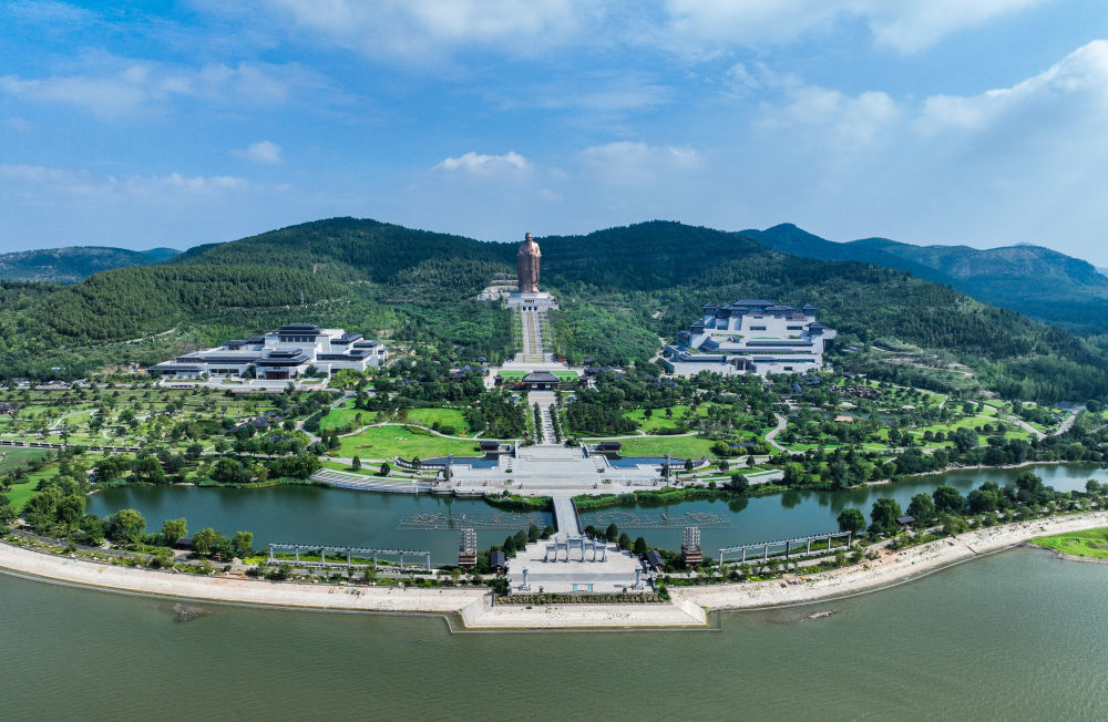 这是7月9日拍摄的第十一届尼山世界文明论坛会场外景。新华社记者朱峥 摄