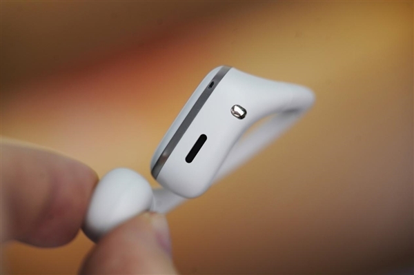 华为首款开放式耳挂耳机!FreeArc图赏