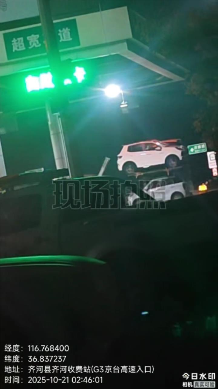 △超限的车辆运输车顺利驶入高速公路(视频截图)