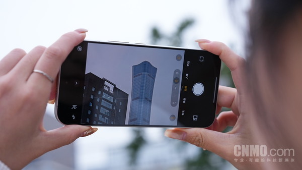 K90 Pro Max配备5000万像素5倍光学变焦潜望长焦