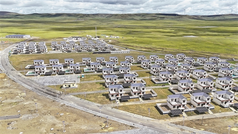 图为那曲市色尼区杭嘉新村。记者 赵书彬 摄