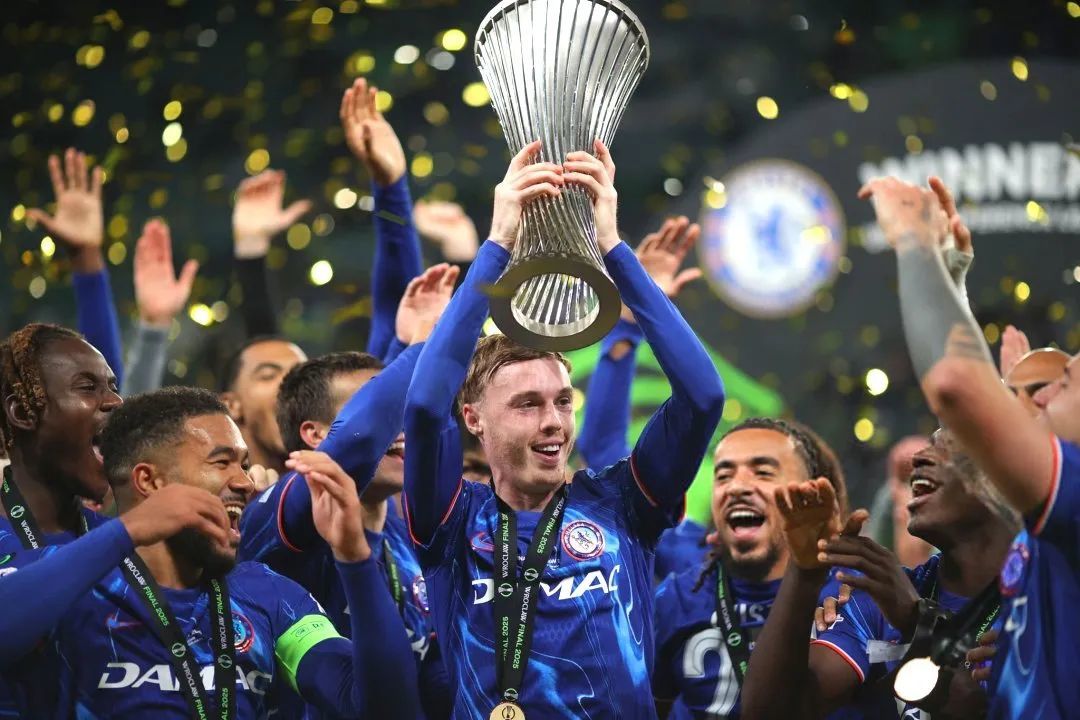 欧战全满贯!切尔西4-1首夺欧协联冠军!安东尼泪洒赛场