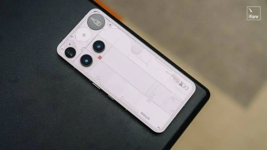 评测|注定小众的 Something:Nothing Phone (3) 为谁而生?