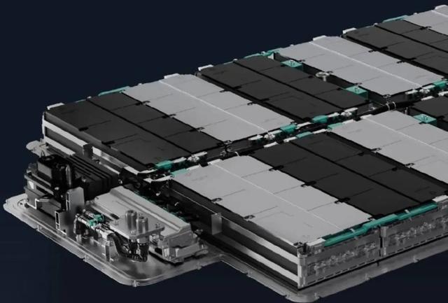 中国固态电池真装车!6分钟充电跑1000km,能量密度秒杀全球巨头