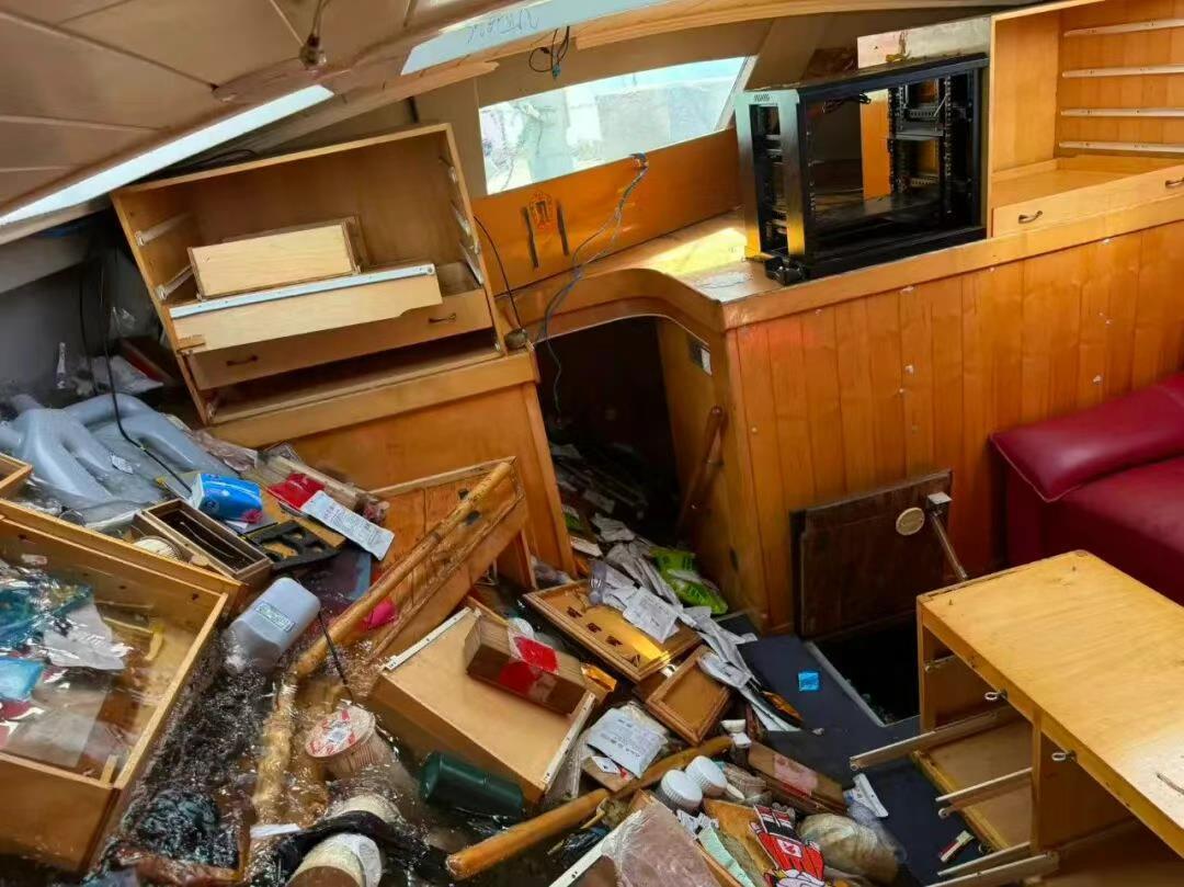 中国航海家遭遇破坏性洗劫，船只毁灭性损伤