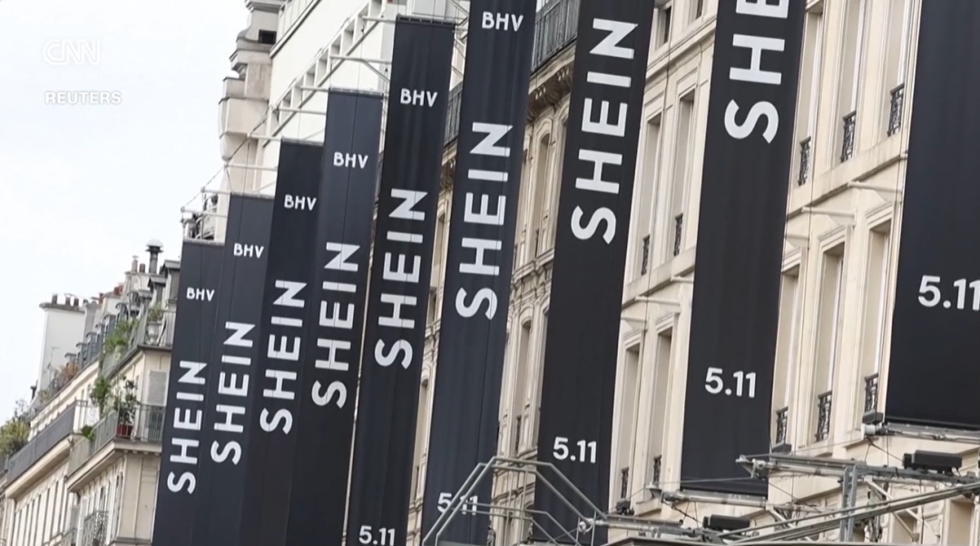·BHV前插满了SHEIN旗帜,以及“11月5日”开业预告。(CNN)