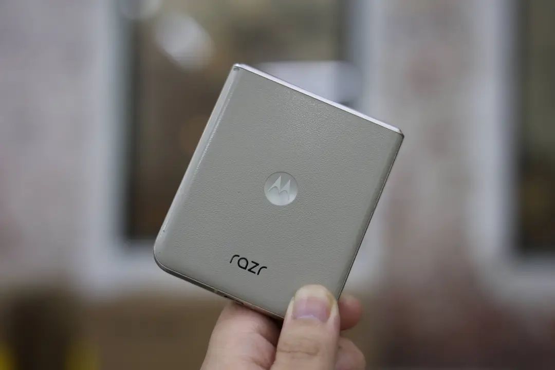 一台 1600 的小折叠,把三星 Z Fold7 打入了冷宫