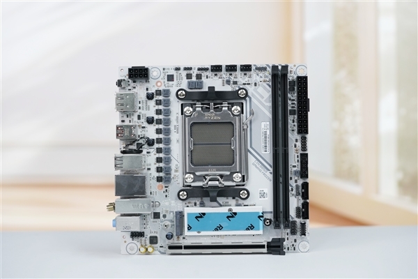 小巧迷你!七彩虹CVN B850I GAMING FROZEN V14主板图赏