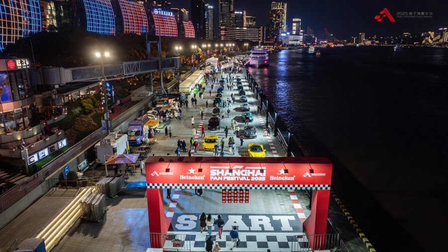 2025年3月,上海北外滩国际客运码头及上海国际赛车场两地举办F1主题嘉年华活动。活动首创“双场景”联动模式,涵盖600米F1赛事主题滨江长廊、经典赛车展览、音乐狂欢、美食市集等多元体验,并同步转播F1澳大利亚及中国大奖赛。采访对象供图