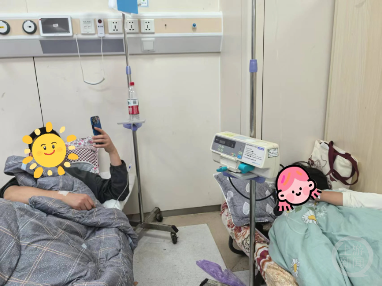 韩先生余女士夫妻二人在医院接受治疗。 受访者供图