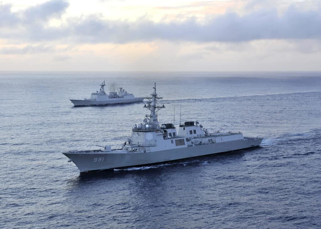 随着韩国造船业当时的蒸蒸日上，与发展核潜艇的合理性相比，韩国海军水面战舰的大型化逻辑甚至都显得“眉清目秀”起来